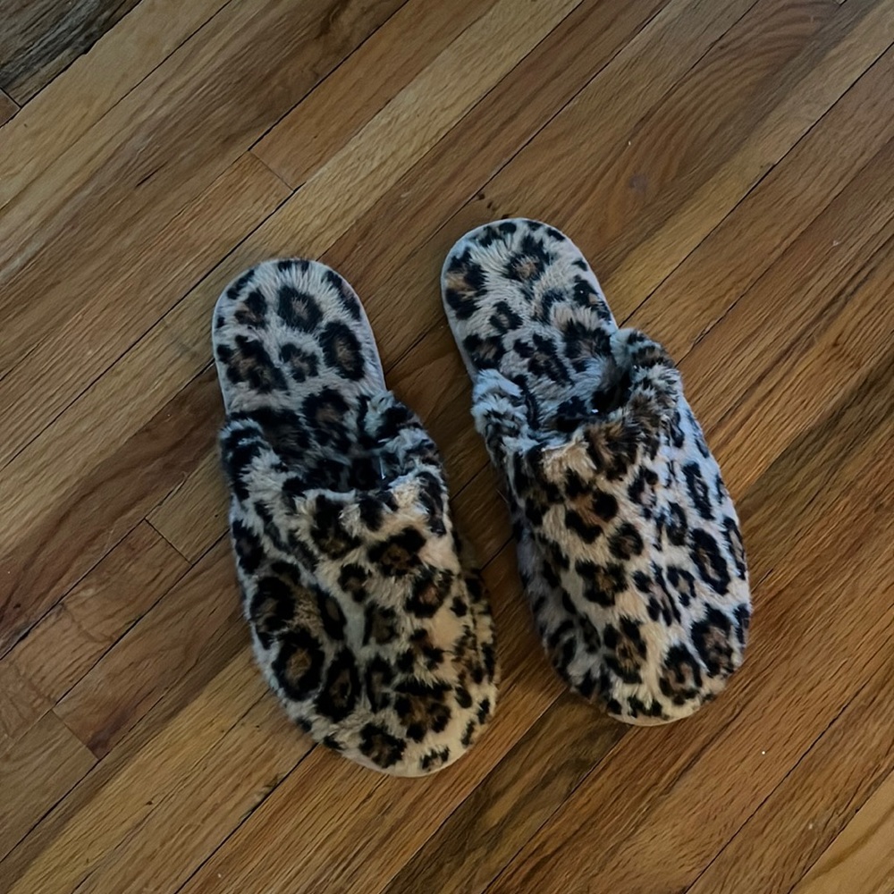 3/$15 SALE Leopard Print Slippers